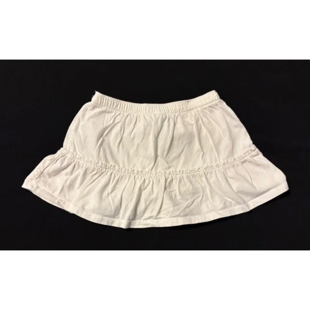 Baby Gap size 2T white skirt with attached shorts